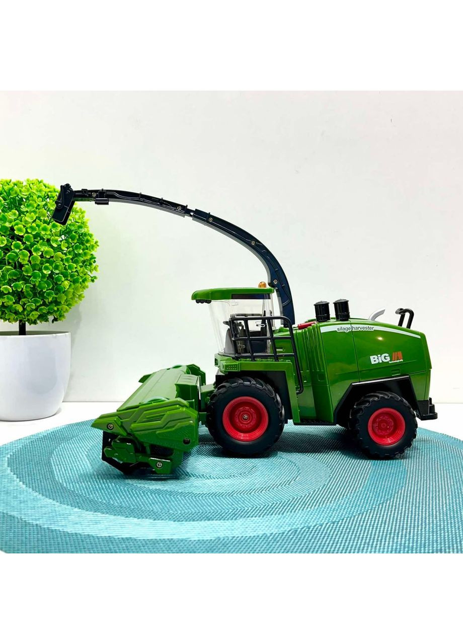 Комбайн на радиоуправлении подсветка звук аккумулятор 3.7V, пульт 2.4GHz резиновые колеса парогенератор 1:24 (6605) No Brand (365807446)