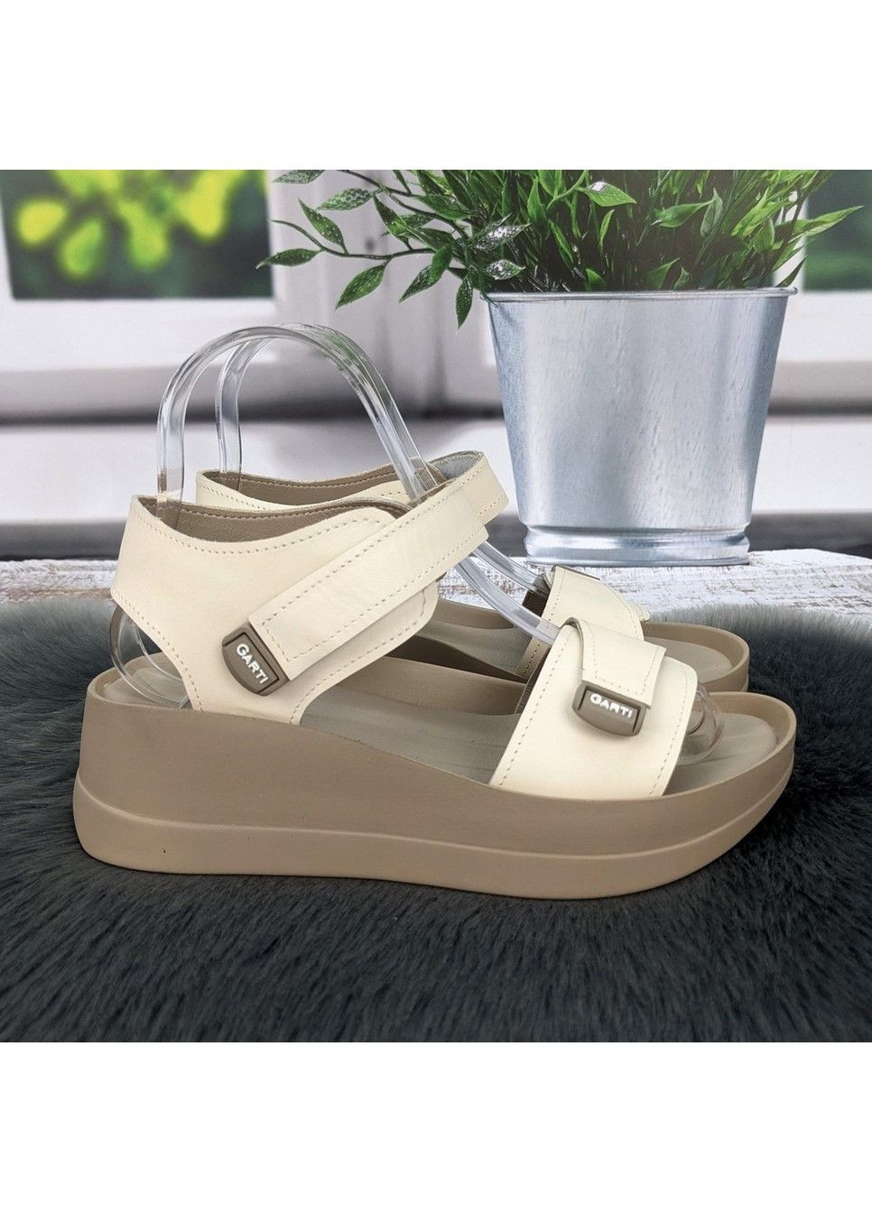 Светло-бежевые босоножки женские Fashion на липучке