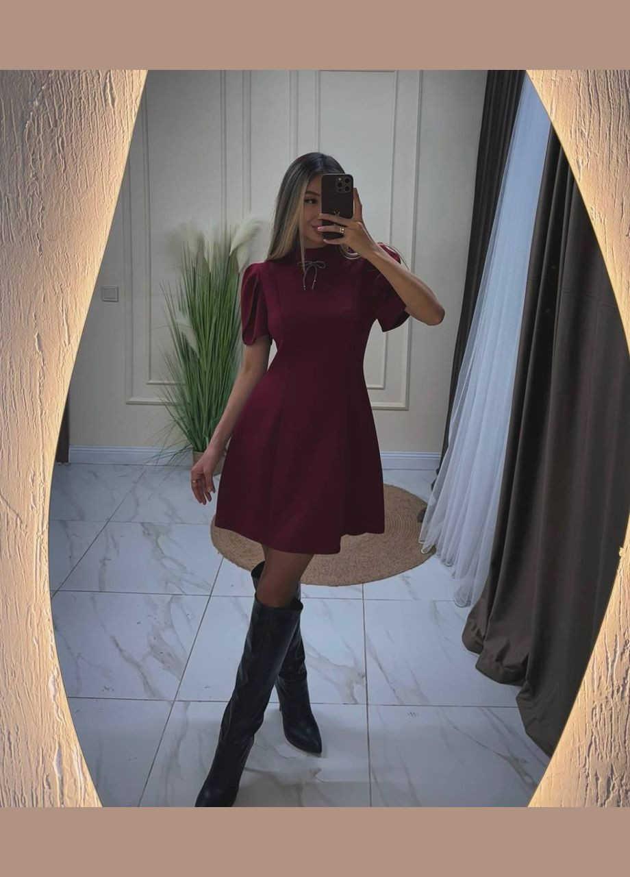 Бордовое деловое платье классическое с металлическим бантом колокол Adelante однотонное