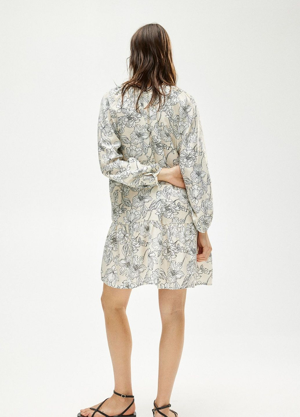 Светло-бежевое кэжуал платье H&M с цветочным принтом