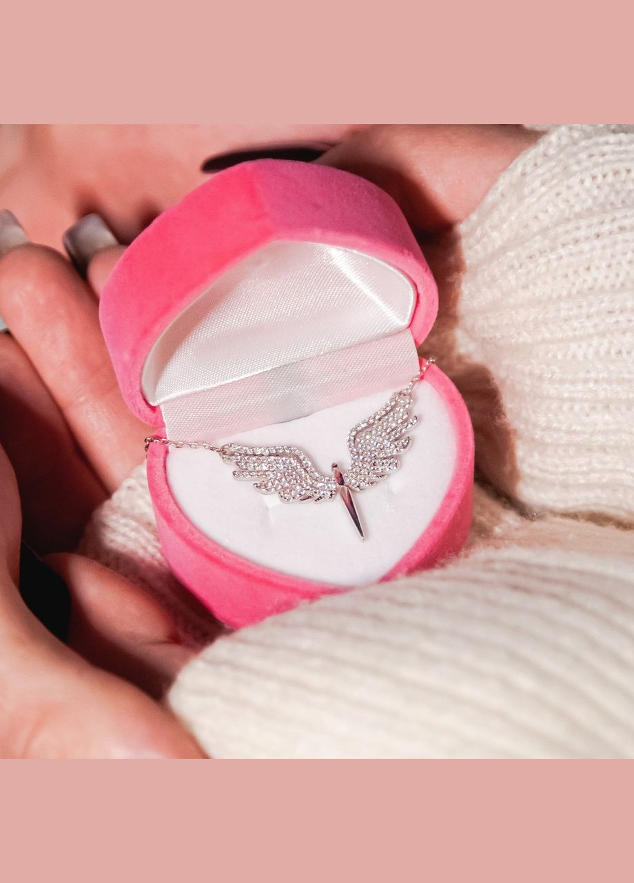 Колье из серебра Ангел с крыльями на тонкой цепочке с блестящими белыми фианитами No Brand (333705730)