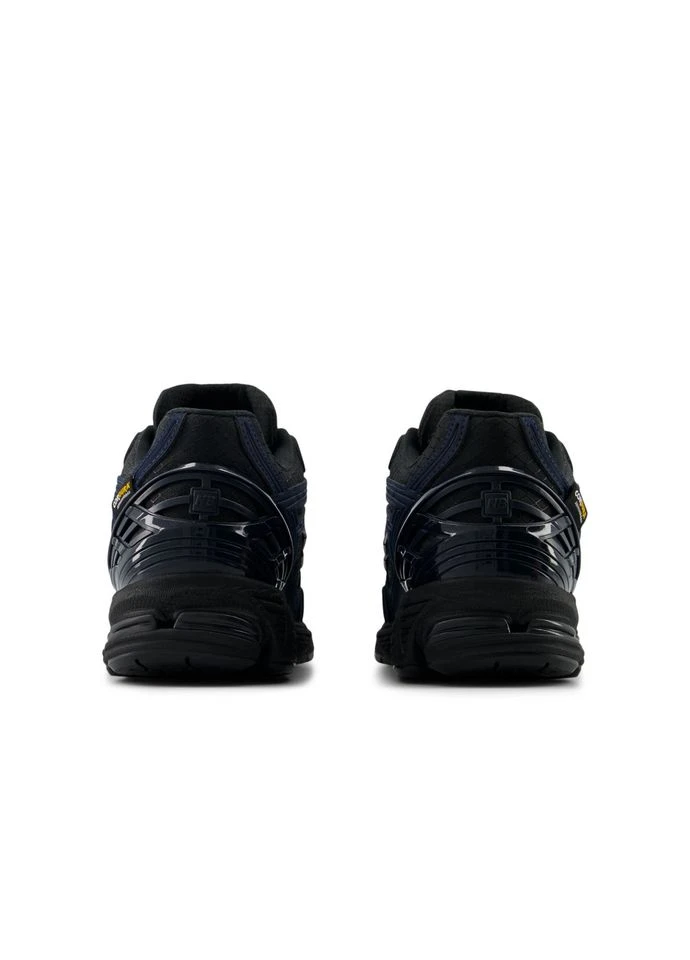 Цветные всесезонные кроссовки 1906r cordura m1906rwe New Balance
