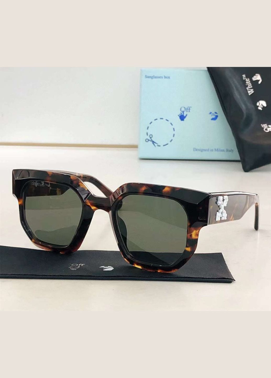 Сонцезахисні жіночі окуляри OERJ014 Lux No Brand (322157099)