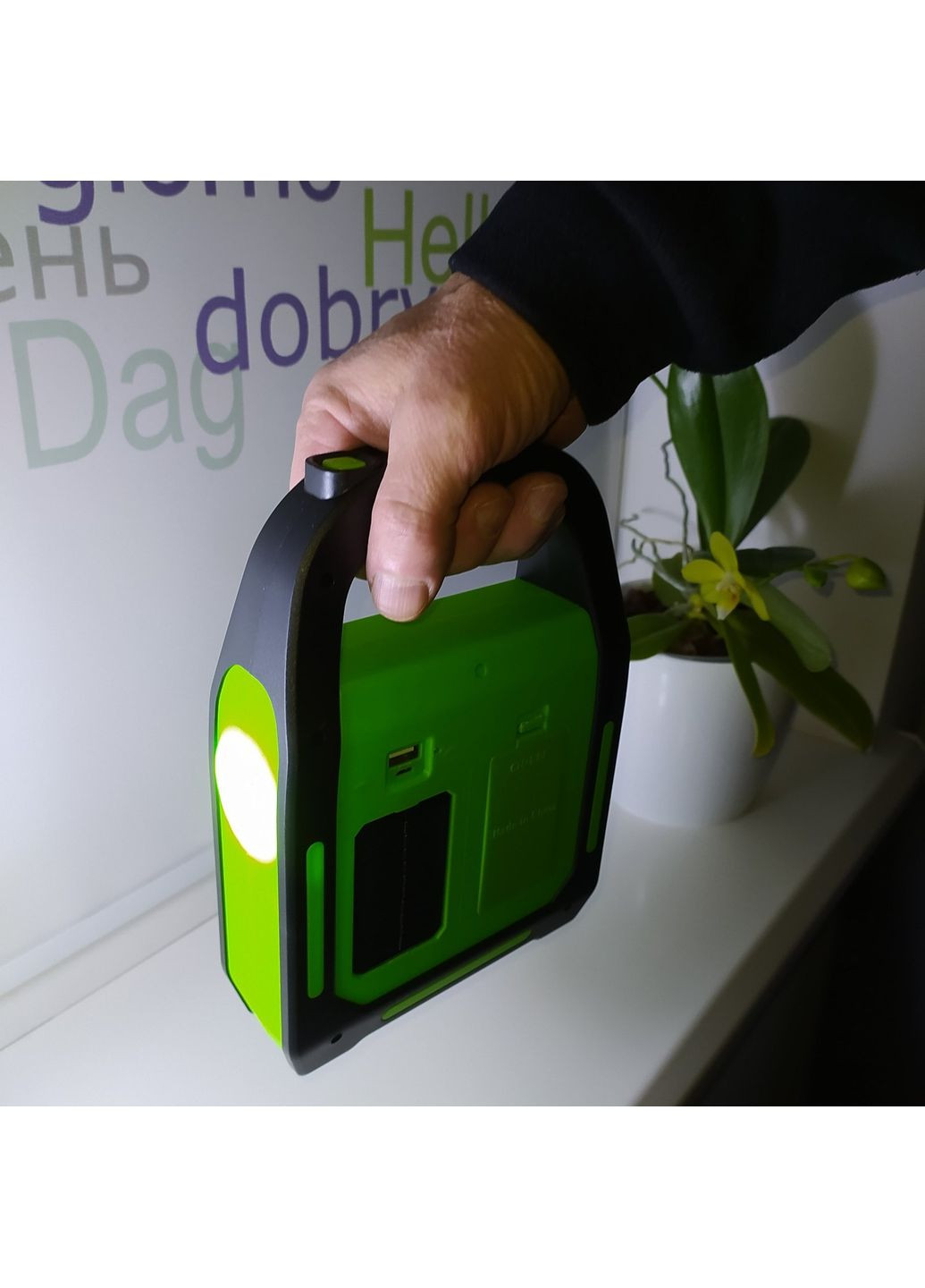 Фонарь-прожектор на солнечной батарее c Power Bank COB LED HB-9708-A1 Заменяемые аккумуляторы 3 режима свечения Черно-зелёный BL (354823805)