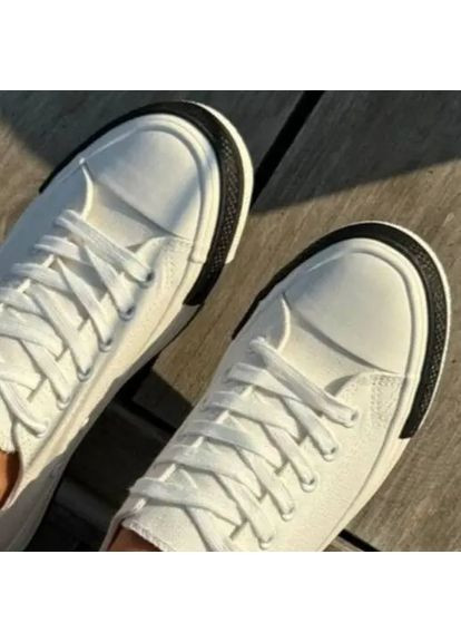 Белые белые кеды унисекс с черной подошвой – стильный контраст No Brand