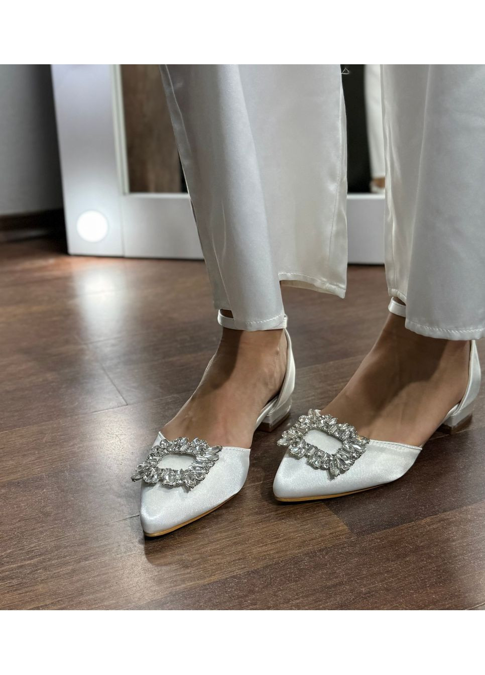 Жіночі жіночі балетки весільні для нареченої + брошка каміння 2 образи в одному - б-0019 | білі однотонні брошка текстиль (356117117)