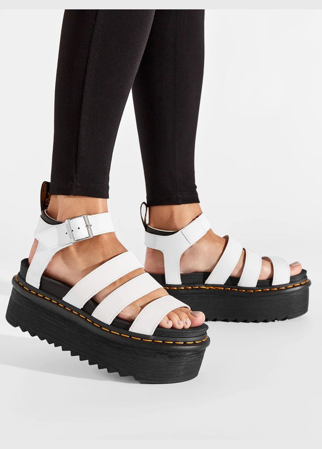 Белые босоножки Dr. Martens с ремешком