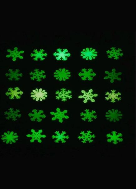 Люмінесцентні сніжинки, що світяться для дитячої кімнати Фосфорні наклейки на стіну на стелю та стіну 3 см 50 шт Різнокольорові LELUNO (314489533)