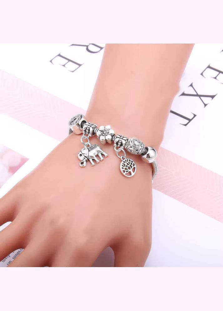 Жіночий браслет в стилі пандора Pandora чорне каміння з підвісками дерево життя слон метелик регульований No Brand (340275705)