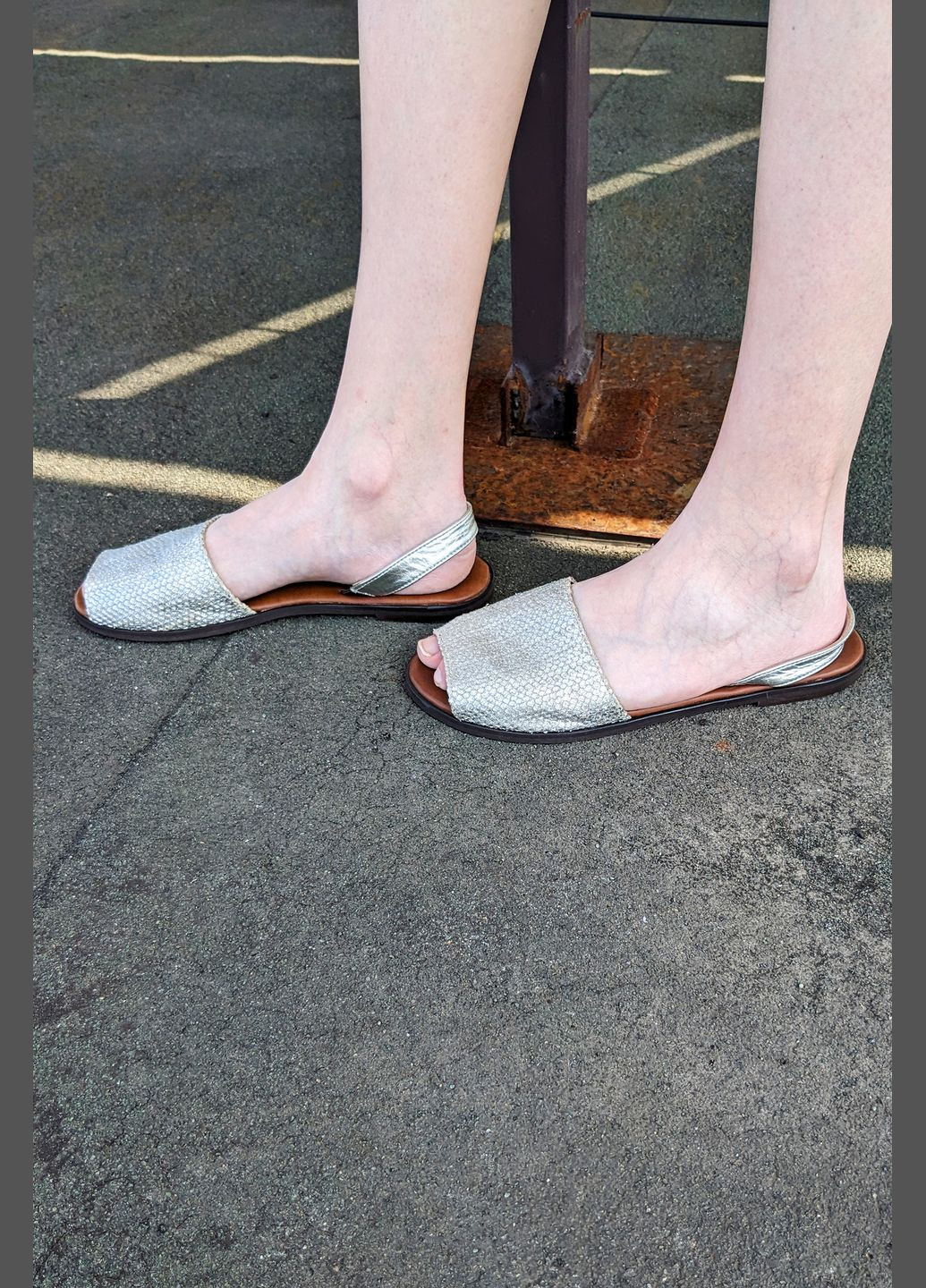 Серебряные стильные и качественные летние босоножки из натуральной кожи InFashion без застежки