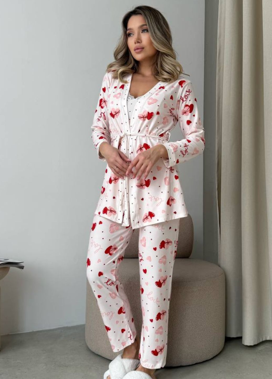 Комбинированный демисезонный изысканный домашний комплект тройка с сердечками: халатик с поясом+майка+штаны Tik-Tak
