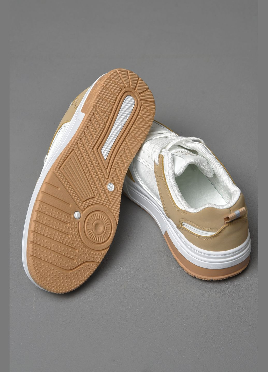 Білі Осінні кросівки чоловічі біло-бежевого кольору на шнурівці Let's Shop