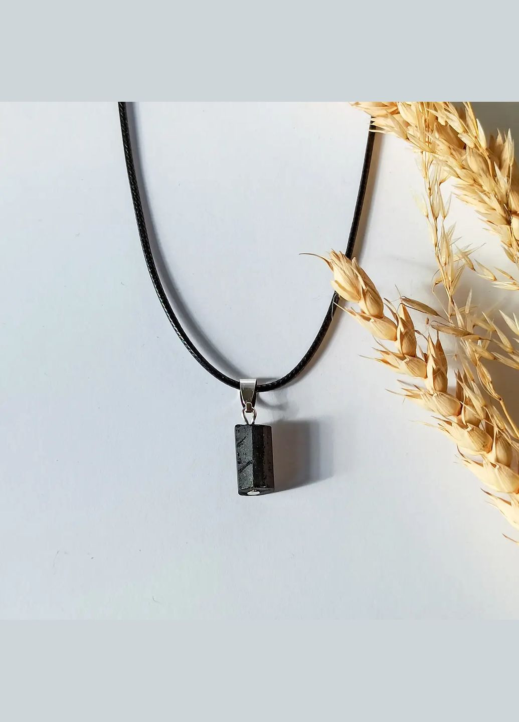 натуральний камінь Турмалін Шерл матовий циліндр 15мм+- на шнурі L-45-50см No Brand Кулон (323654092)