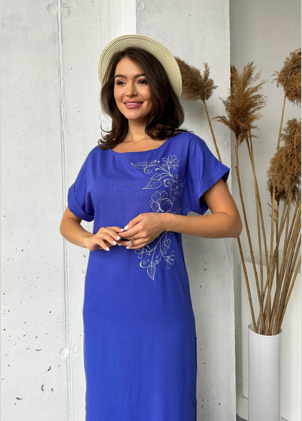 Синее повседневный, кэжуал, джинсовое, вечернее яркое летнее льняное платье длины макси с цветочной вышивкой INNOE однотонное
