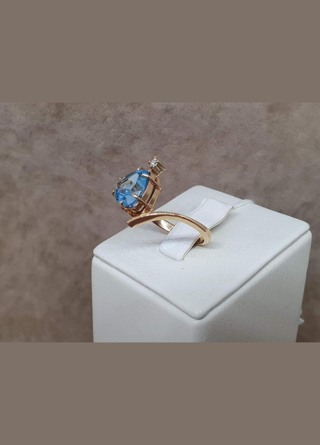 Золоте кільце з діамантами і топазом. 3022221 Гаразд (316460896)