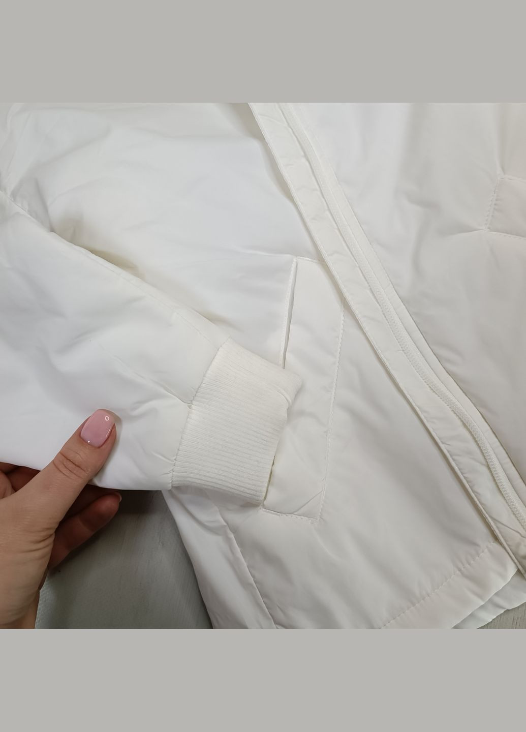 Белая демисезонная куртка-бомбер для девочки Pepperts