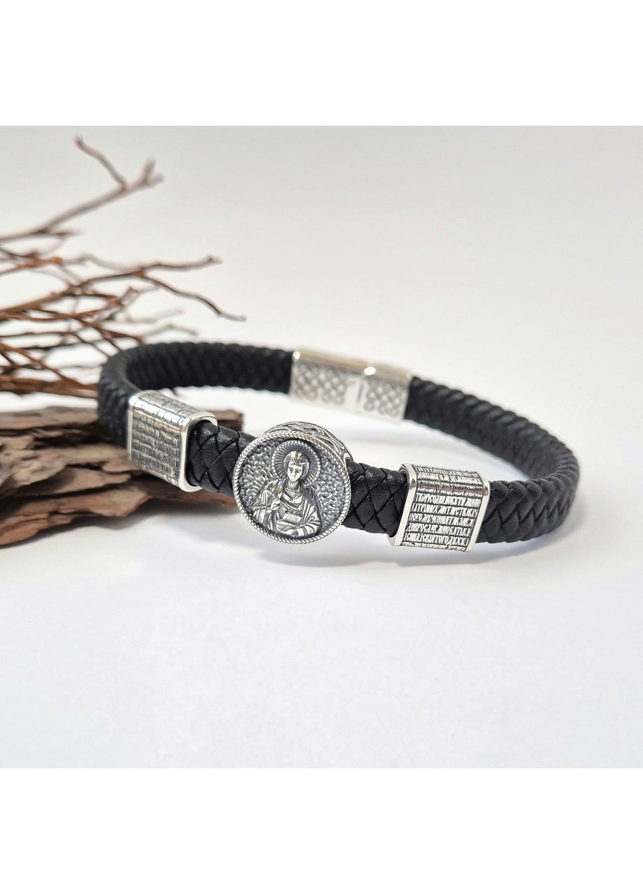 Серебряный Кожаный широкий браслет св. Пантелеймоном и Молитвой 22 см серебро 925 пробы Черненное 75332 Nobrand (369974954)