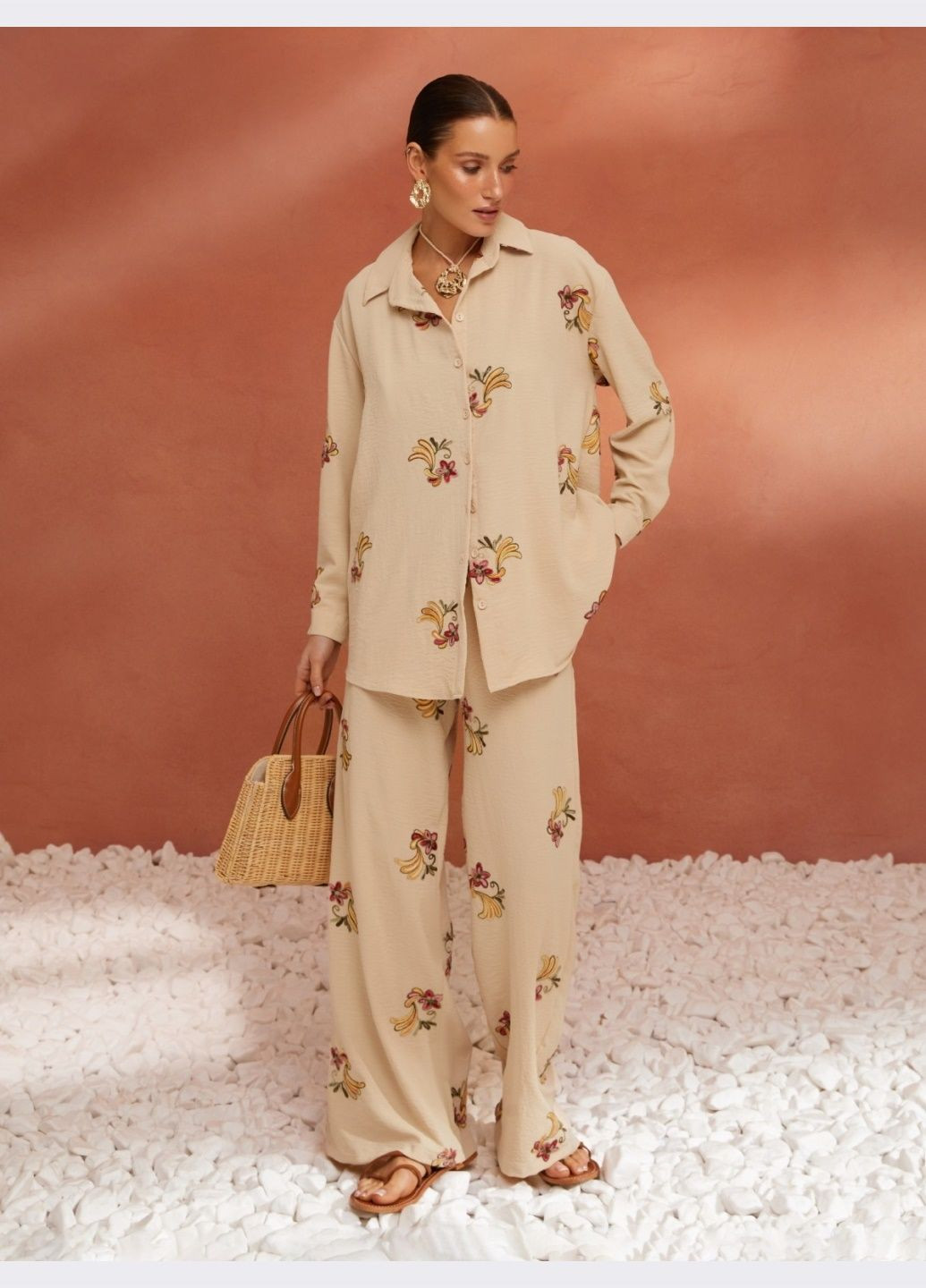 брючный костюм с вышивкой бежевый Dressa (293820776)