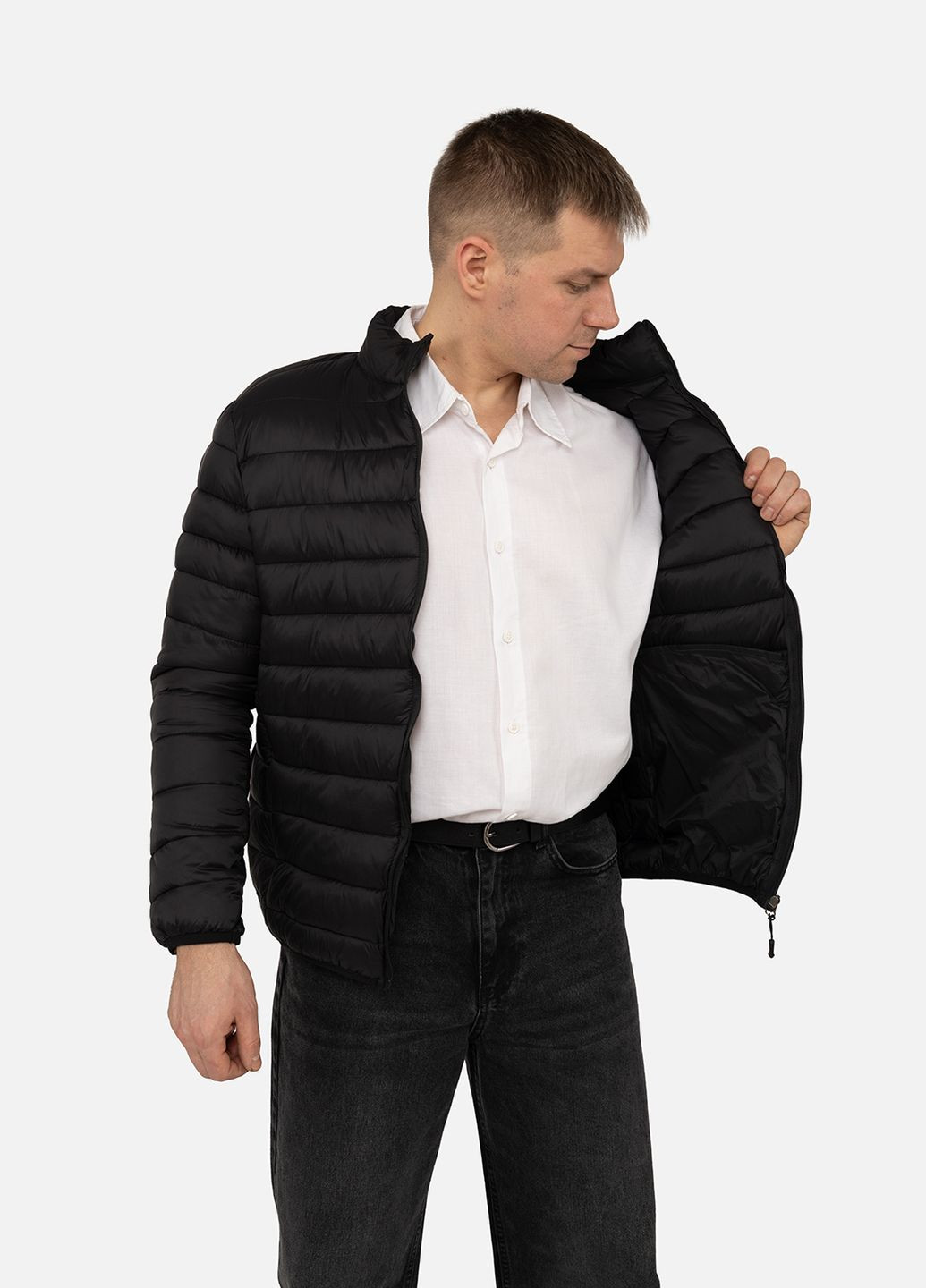 Чорна демісезонна куртка коротка чоловіча колір чорний цб-00266817 EFKS