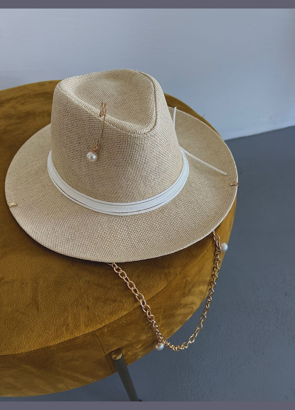 Летняя соломенная шляпа Федора с цепочкой, подвесками и булавкой Pearls Collection No Brand (293815352)