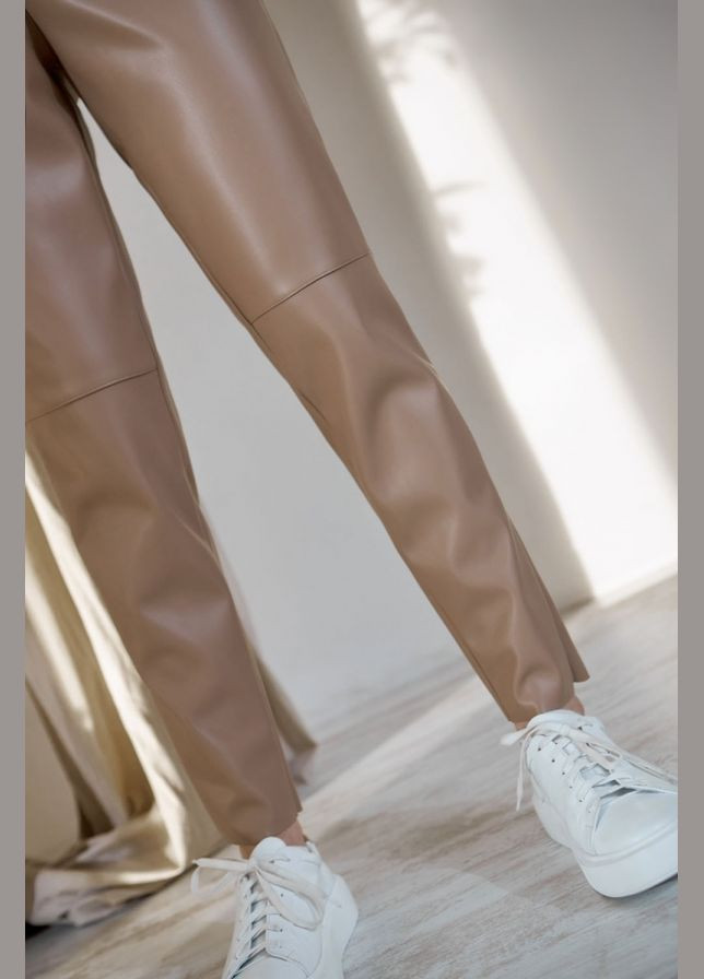 Жіночі завужені штани з екошкіри з конструктивними швами (3001) Triko Bakh (334710274)