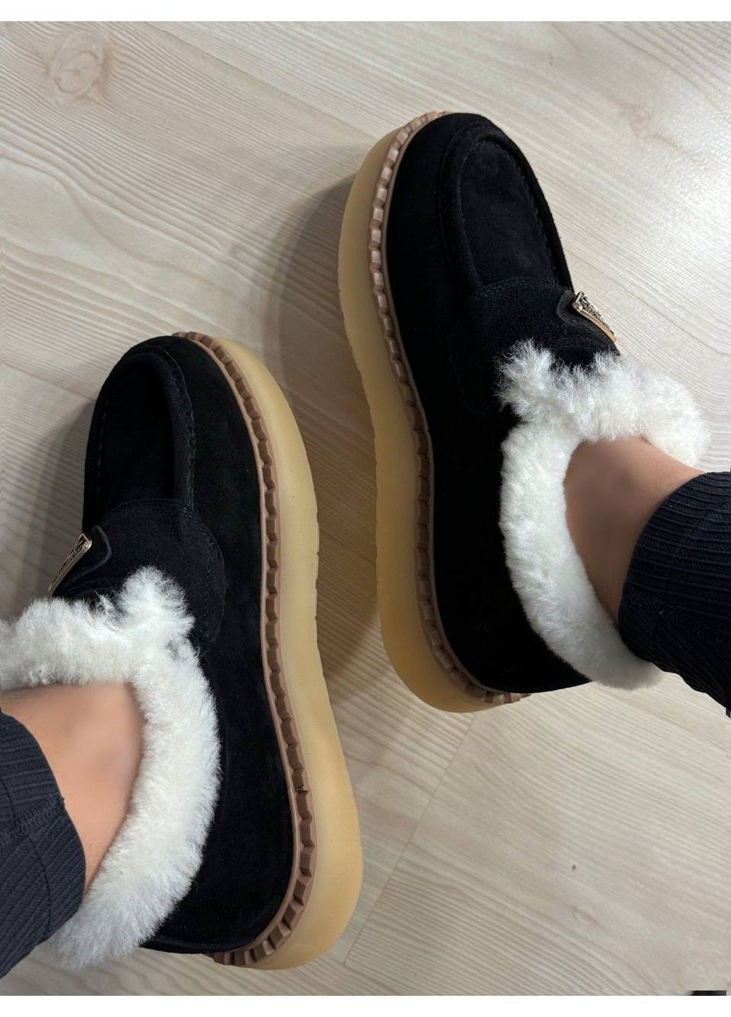 Осенние ботинки женские 69-2 замшевые лоферы на меху черные Hengji из натуральной замши