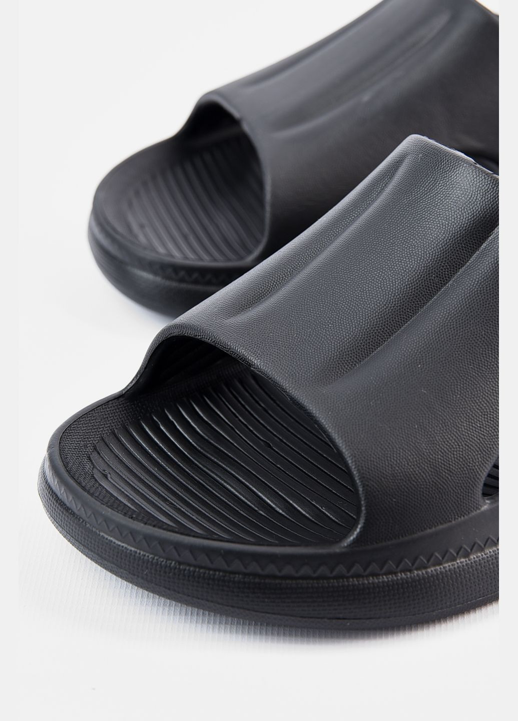 Шльопанці піна жіночі чорного кольору Let's Shop (341884695)