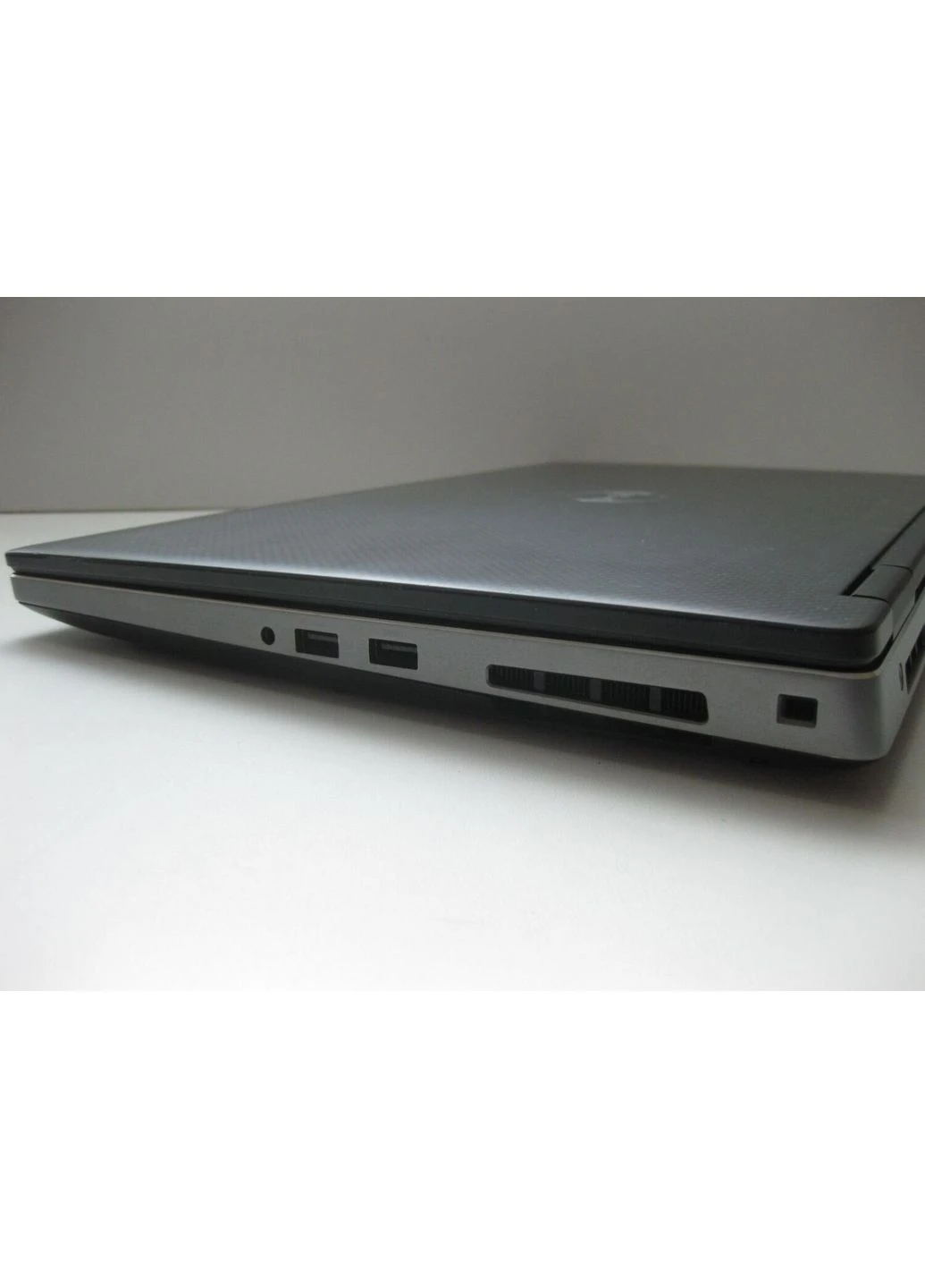 Мобільна робоча станція Precision 7530 / 15.6" (1920x1080) IPS / Intel Core i7-8850H (6 (12) ядер по 2.6 - 4.3 GHz) / 32 GB Dell (398131734)