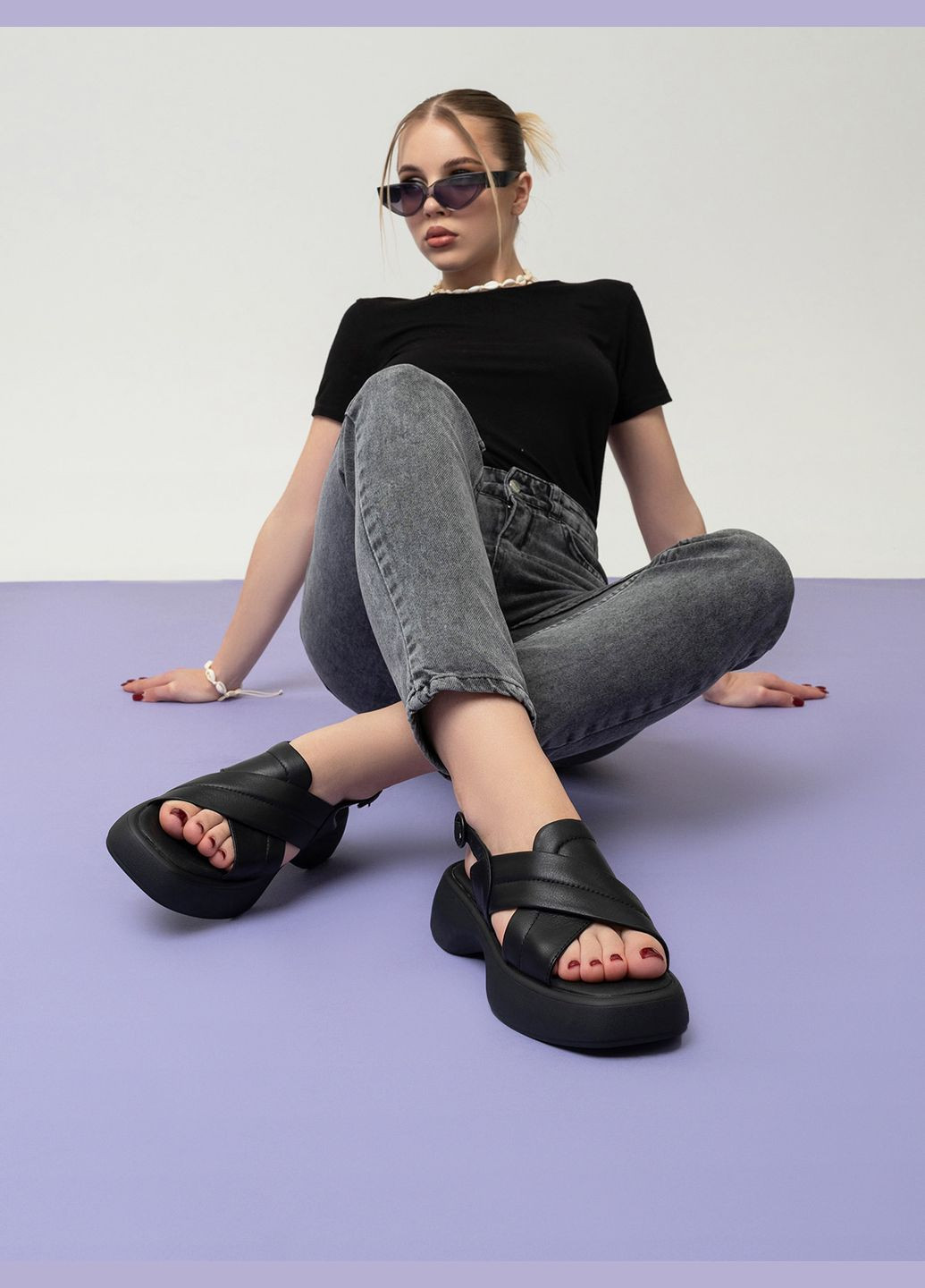 Черные босоножки ISSA PLUS с ремешком