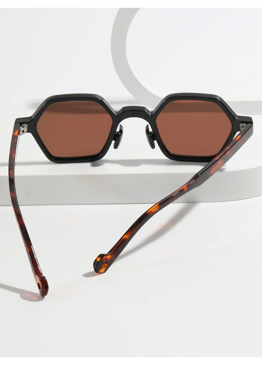 Очки солнцезащитные унисекс шестиугольные Geometry леопардовые черные с коричневыми линзами No Brand (317269716)