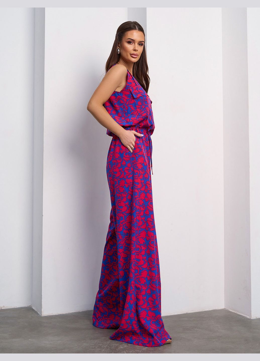 Стильний комбінезон на кулісці з квітковим принтом No Brand комбінезон-брюки квітковий синій святковий, коктейльний, діловий, повсякденний, кежуал, вечірній