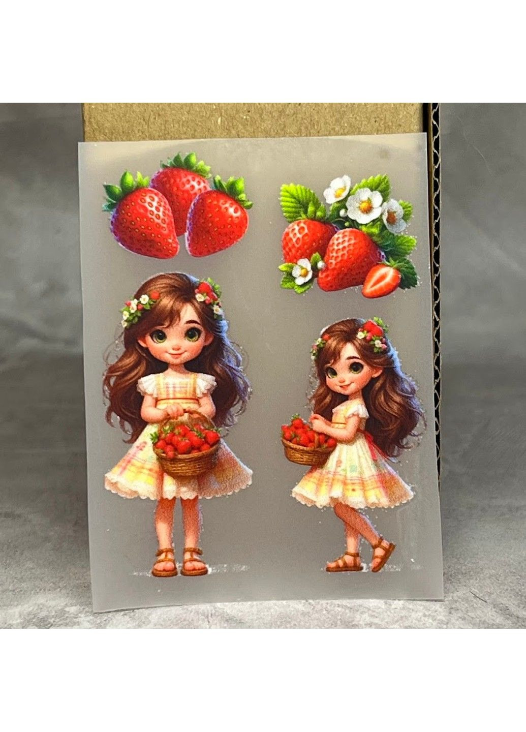 ТермоНаклейка - Девочка -Клубника (арт 018384), размер одной наклейки 4,2*2,3 см, 1 набор No Brand (336191498)