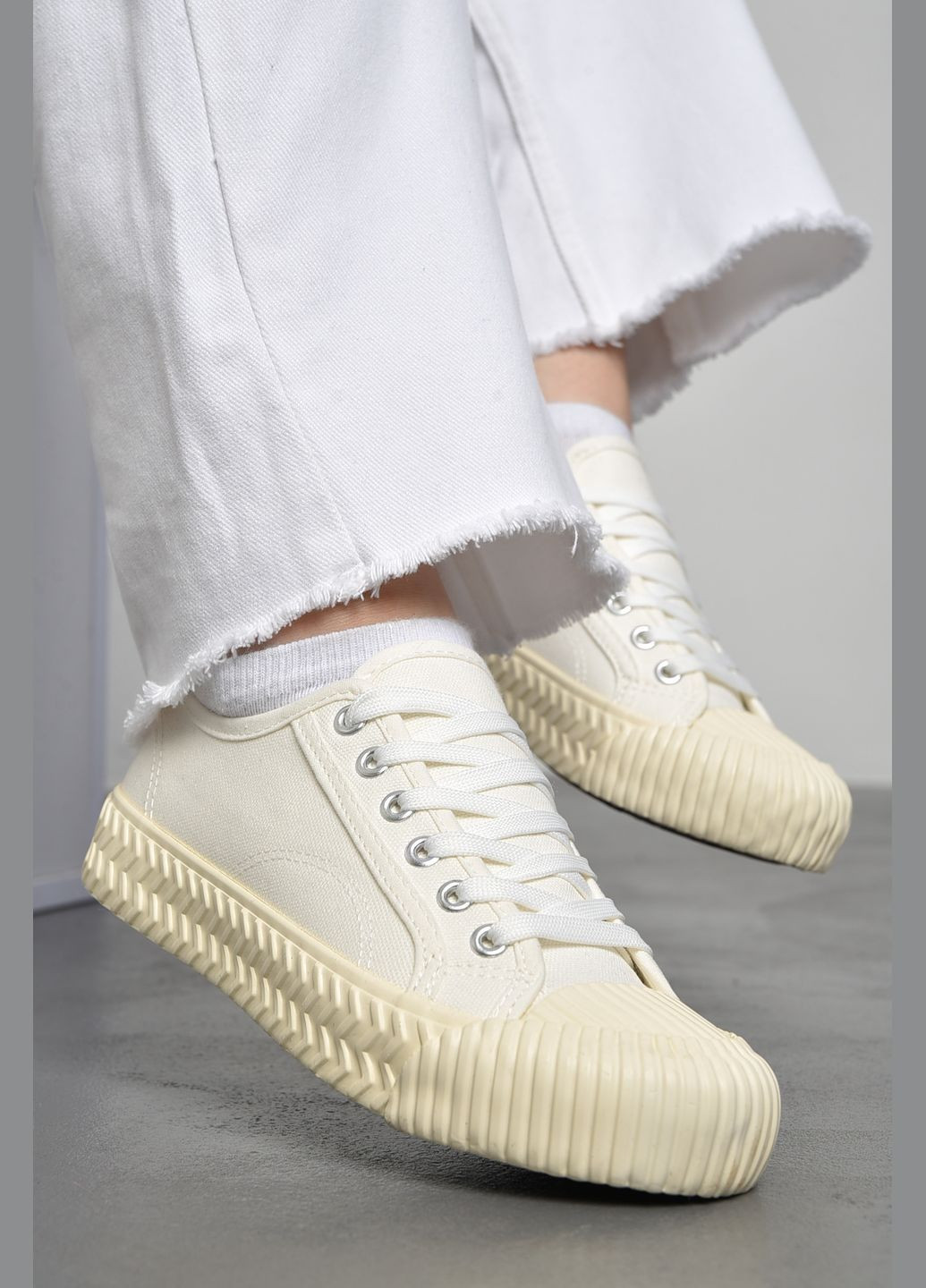 Білі кеди жіночі текстильні білого кольору на шнурівці Let's Shop