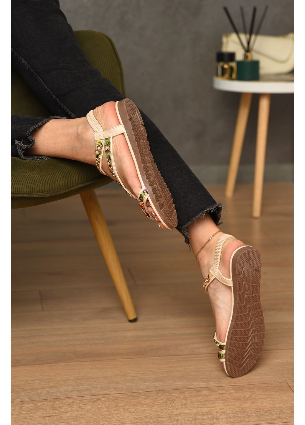 Босоніжки жіночі бежевого кольору Let's Shop (348427552)