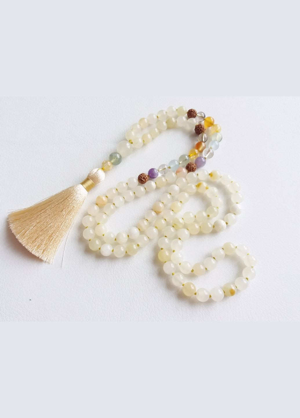 Четки 7 чакр + Мраморный оникс 108 бусин с узлами d 8мм No Brand (331293562)