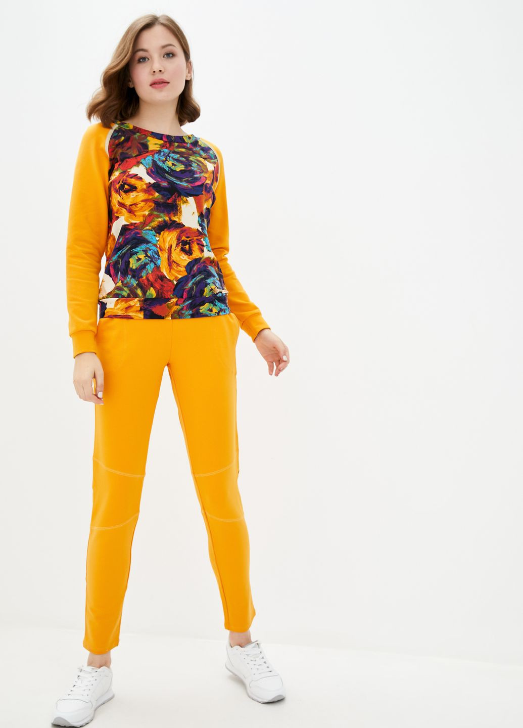 Жіночий спортивний костюм зі світшотом із квітковим принтом у помаранчевих тонах. ORA (282737172)