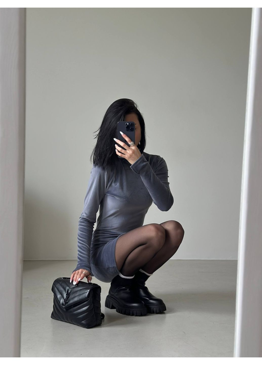 Сіра святковий велюрова міні-сукня 🖤 заміри в описі силуетна Vione однотонна