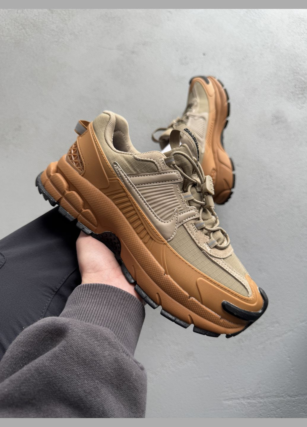 Оливковые (хаки) демисезонные кроссовки мужские и женские nike zoom vomero roam beige | найк зум вомеро роам хаки No Brand