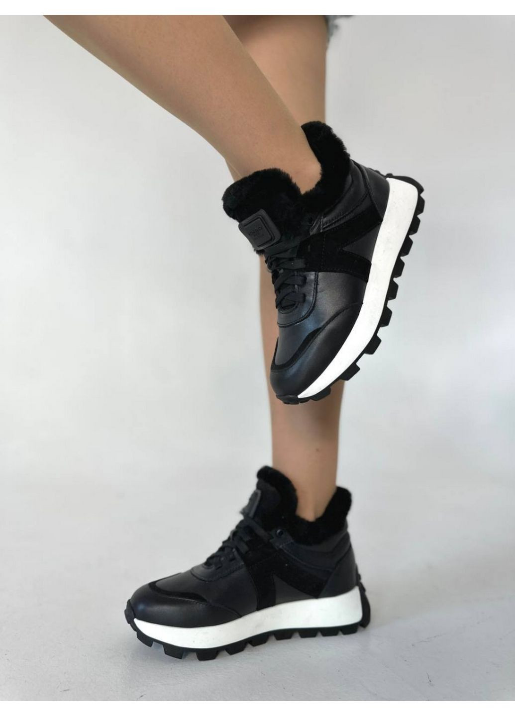 Чорні літні жіночі шкіряні кросівки (2803-2з) VZUTIK