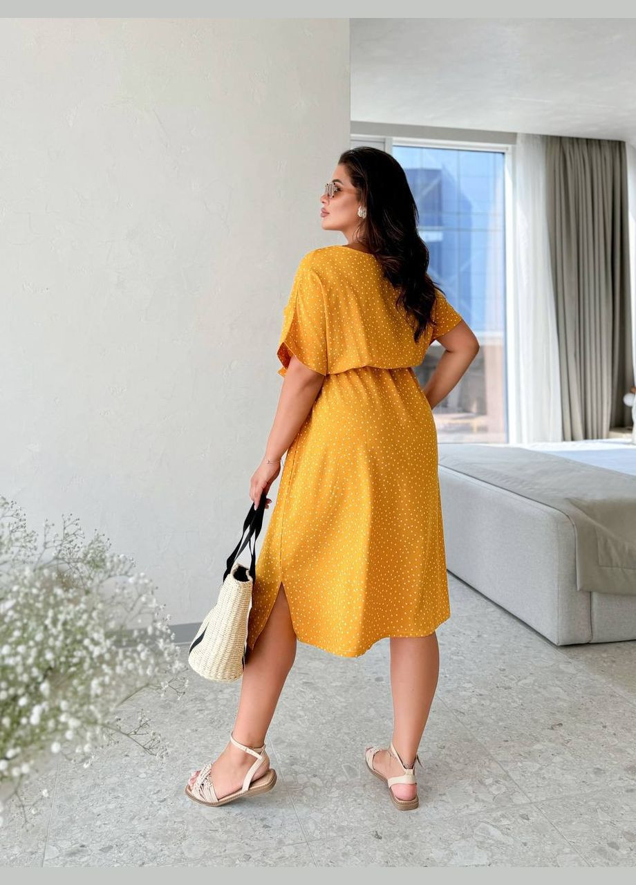 Желтое повседневный женское платье меди в горошек с эластичной талией и поясом. MonCher в горошек