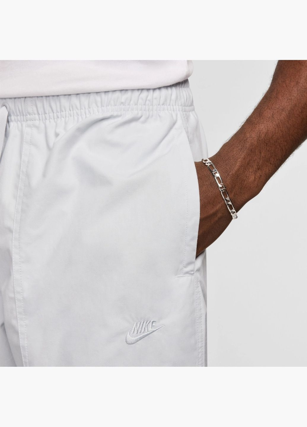 Белые демисезонные брюки Nike