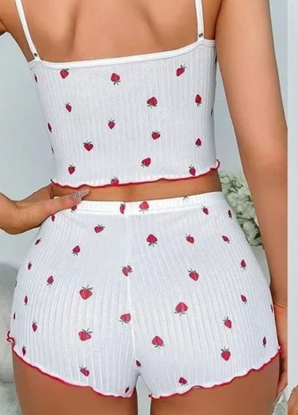 Белая всесезон женская пижама из майки-топа и шортиков love strawberry (1935-42-01) майка + шорты Macarena