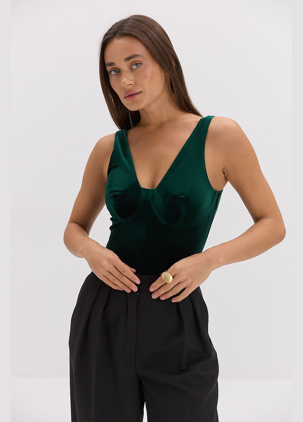 Жіноче оксамитове боді смарагдове без рукавів Arjen (317233653)