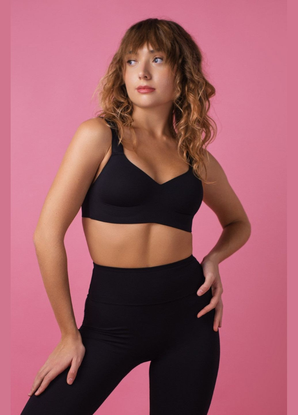 Чёрный бесшовный бесшовный бра-топ Brabrabra без косточек