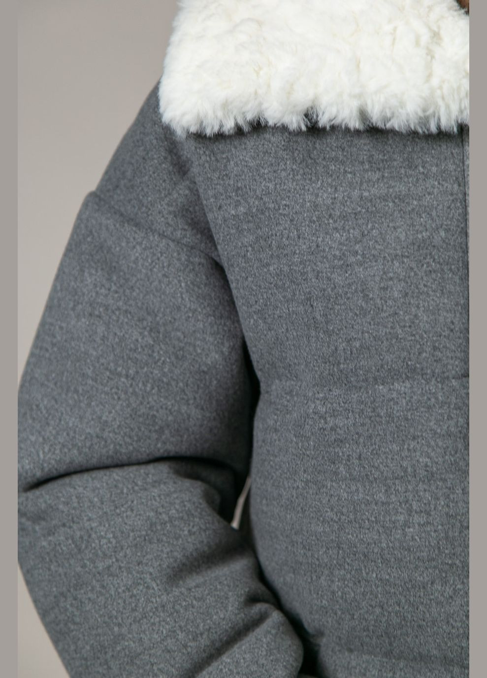 Сіра куртка зимова з хутряним коміром CHICLY