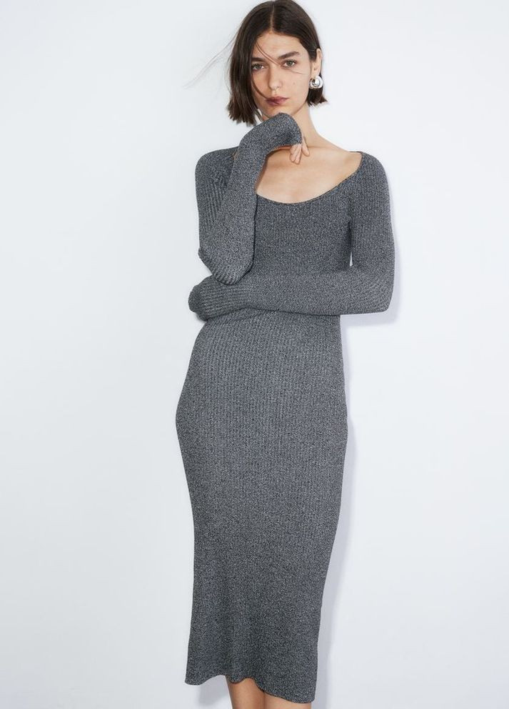 Серое кэжуал трикотажное платье в рубчик H&M однотонное