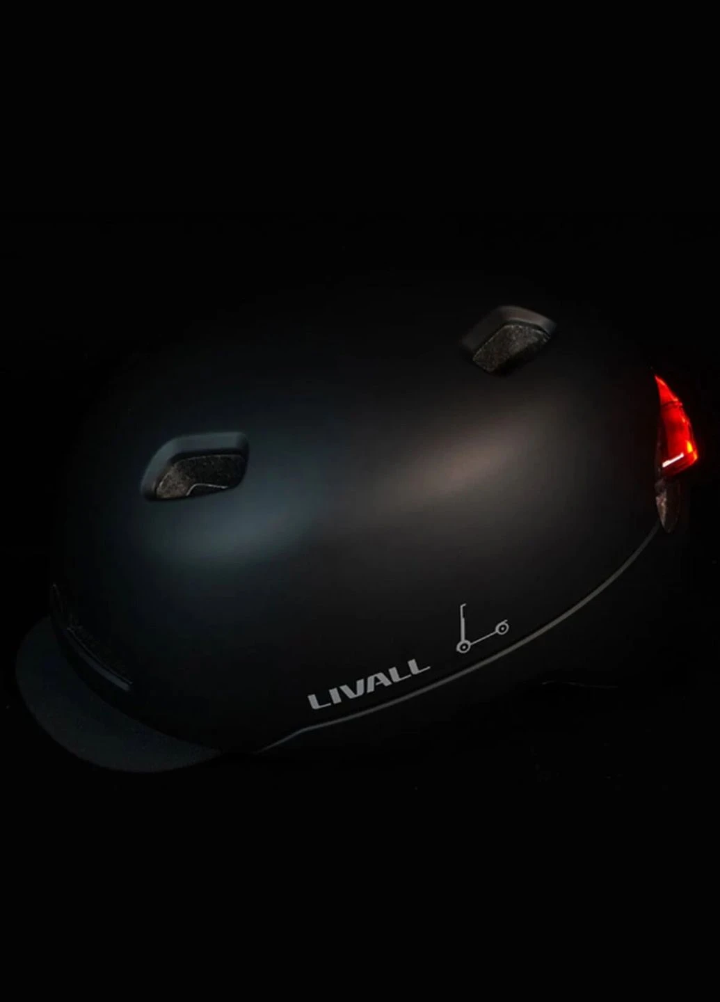 Захисний шолом C20 (L) Black (57-61см), сигнал стопів, сигнал повороту при наявності пульту(пульт в комплекті не йде), додаток Livall C20 (L) (322458227)