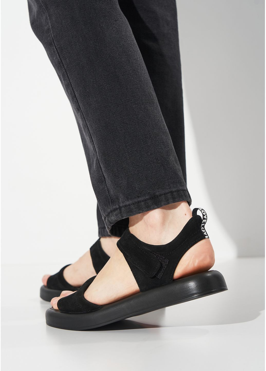 Стильні замшеві босоніжки на липучках InFashion Босоніжки (365438292)