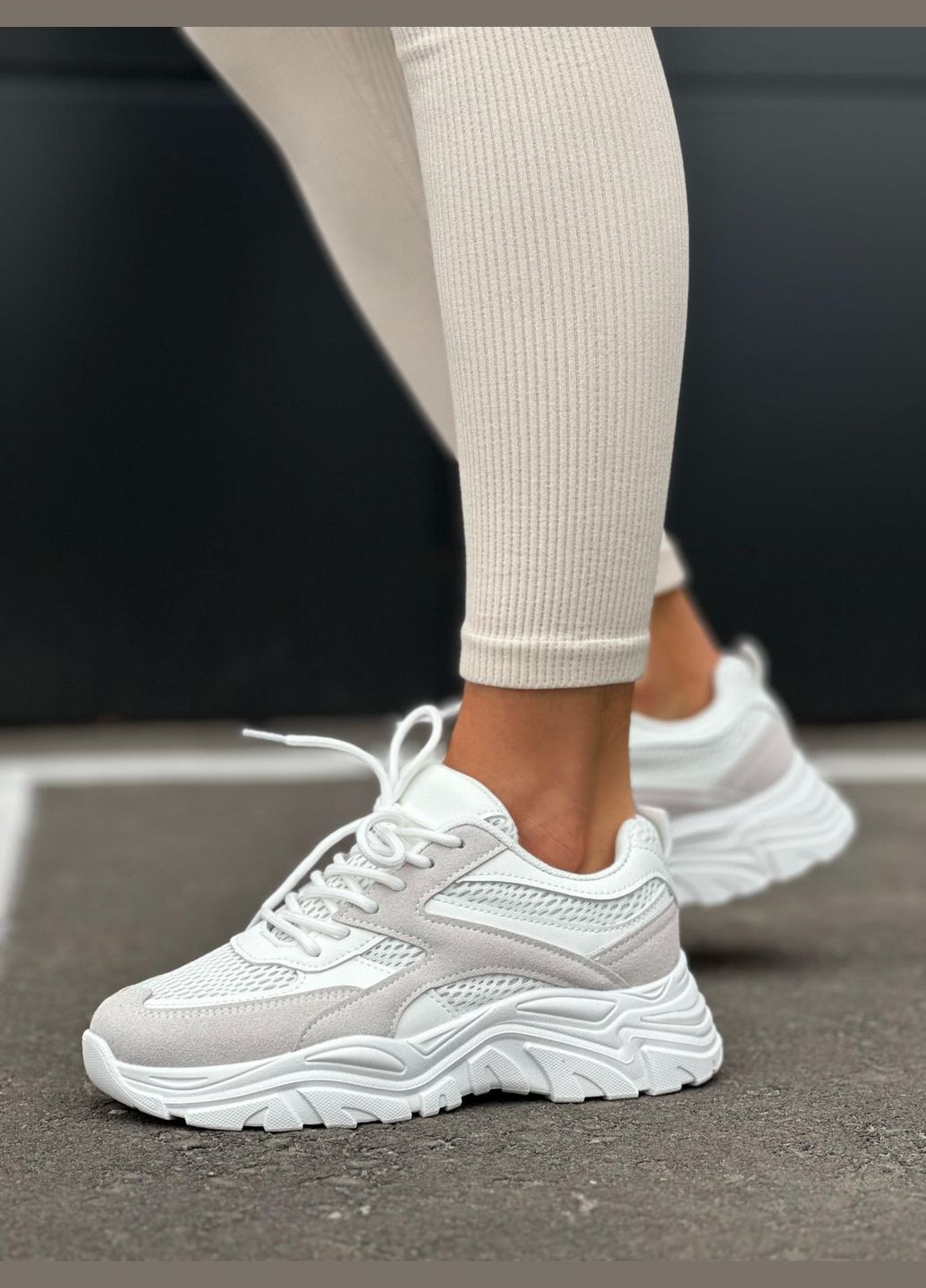 Білі кросівки жіночі білі з бежевими вставками еко-замша/текстиль повсякденне взуття на кожен день No Brand