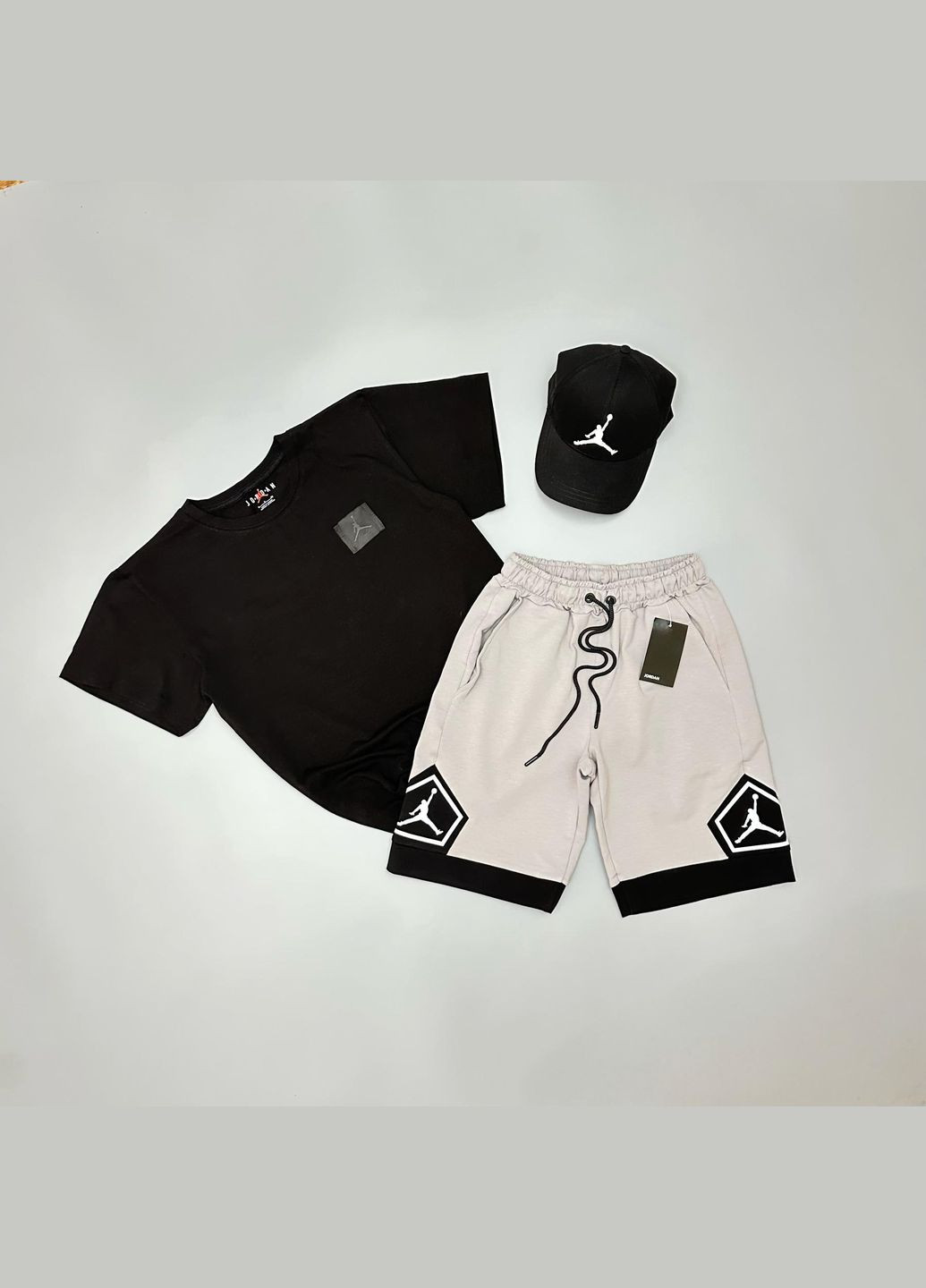 Стильний літній чоловічий костюм + кепка молочний No Brand (341084691)